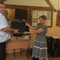 Ульяновский Красный Крест совместно с АО «Контактор» передали 20 комплектов компьютеров школьникам