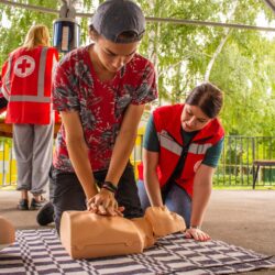Добровольцы Ульяновского отделения РКК продолжают обучать навыкам первой помощи